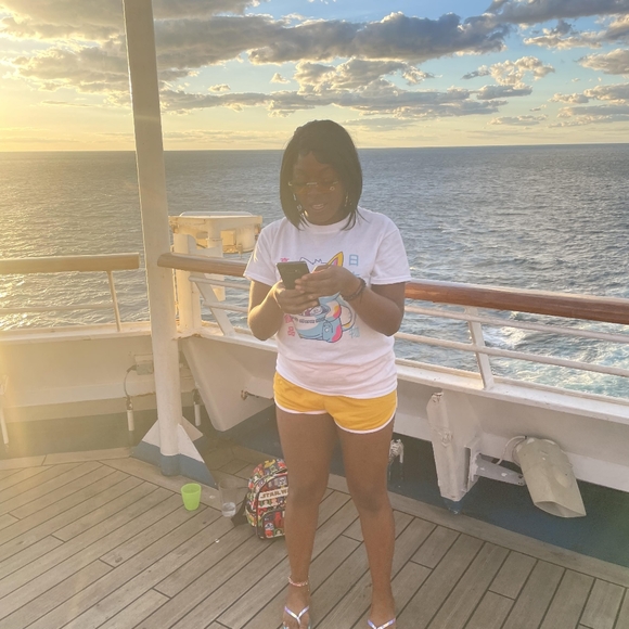 Meet your Posher, Ariel - Picture 2 of 4